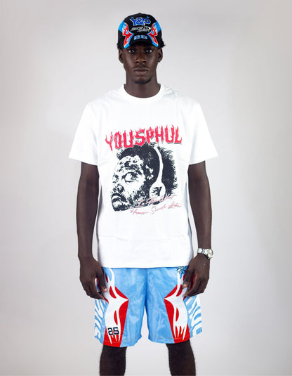 Model wearing Yousphul Listen to your Heart Tees in white color
